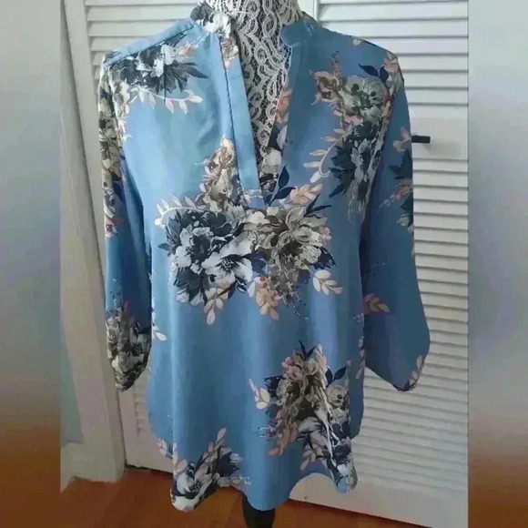 Eclipse Women's Medium Blouse  with Flowered Design - Picture 1 of 6